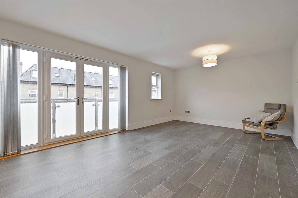 Property photo 3 of 15 Sitting Room