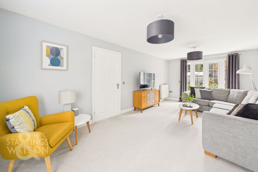 Property photo 2 of 33