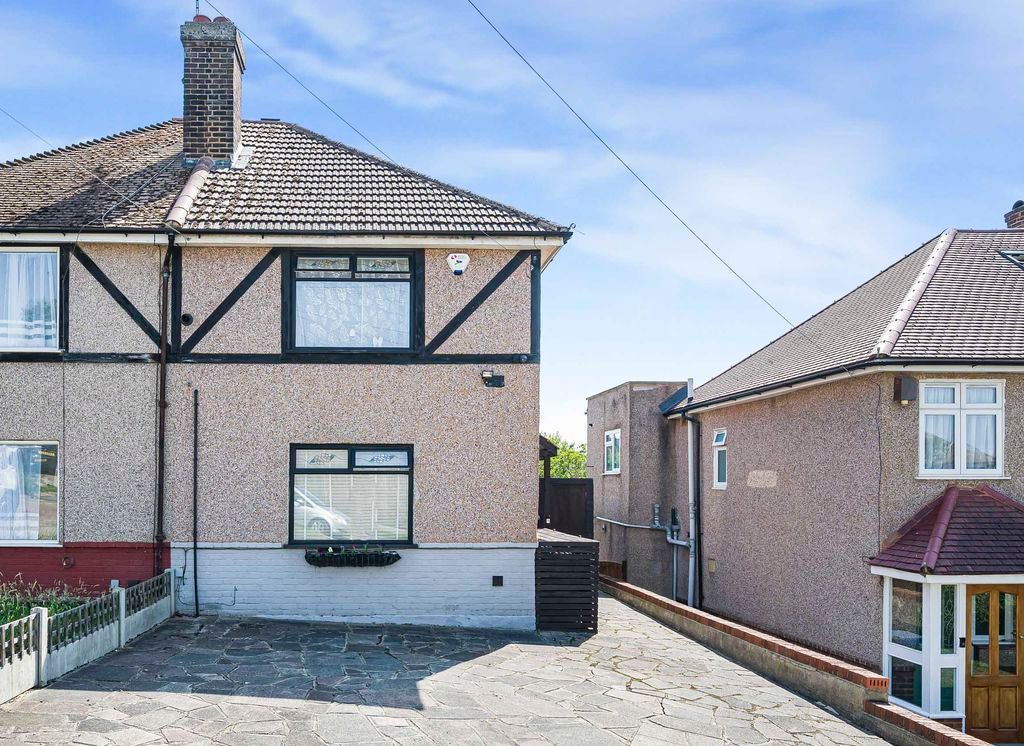 Property photo 1 of 17 External