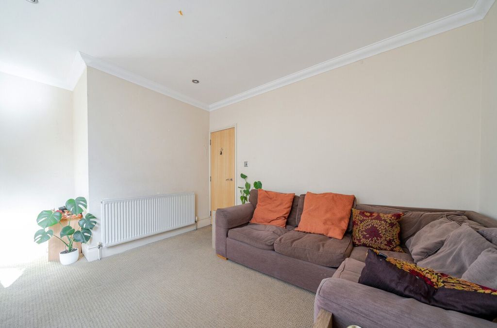 Property photo 2 of 16 Picture No. 13