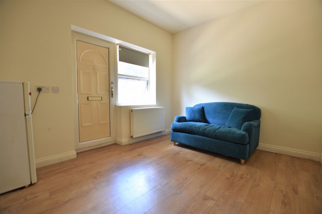 Property photo 2 of 8 Reception