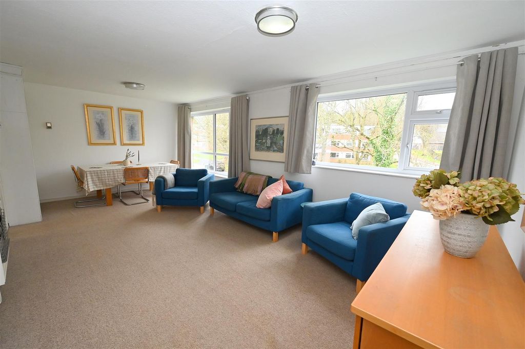 Property photo 2 of 16 Lounge..Jpg