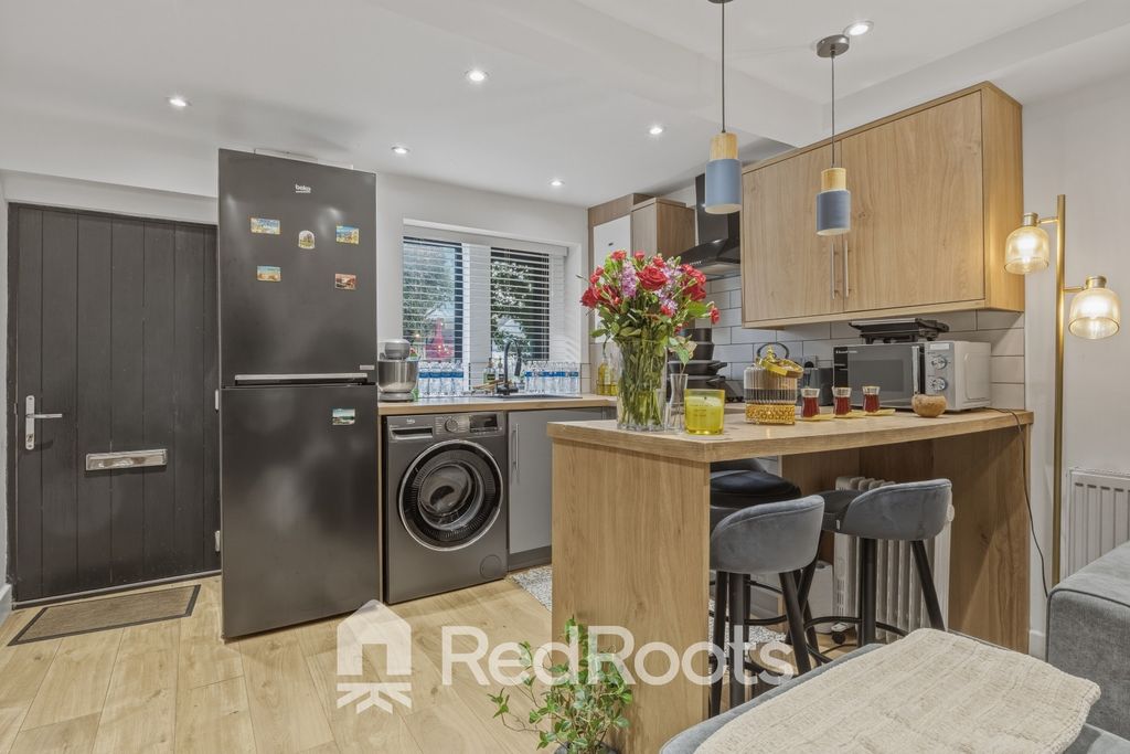 Property photo 2 of 17 4964353