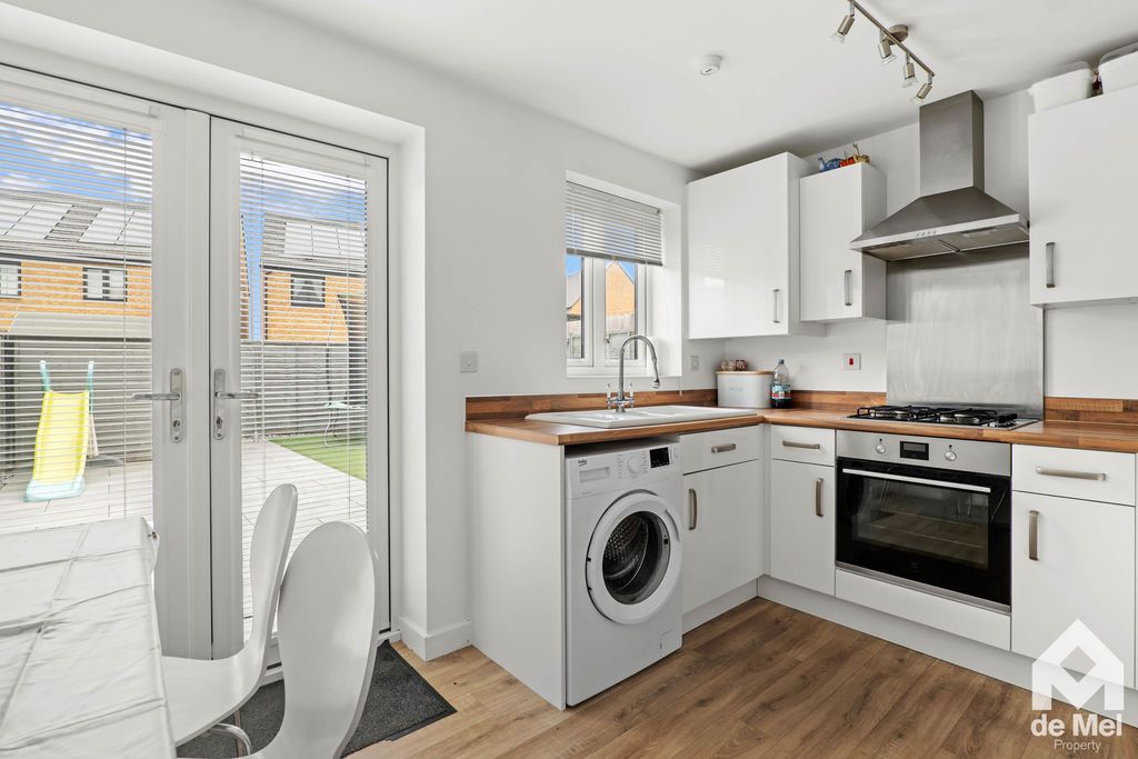 Property photo 2 of 12 Photo 8