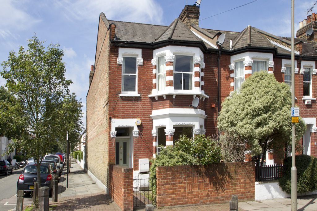 Property photo 3 of 7 Photo 4