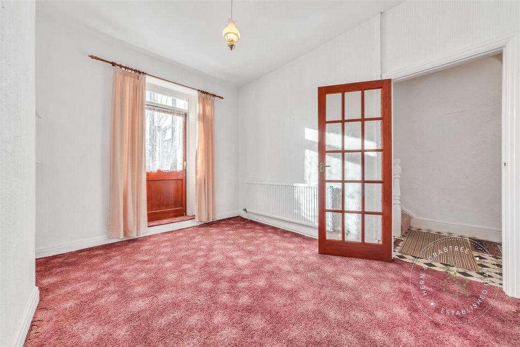 Property photo 3 of 23 Cardiff-Road-14.Jpg