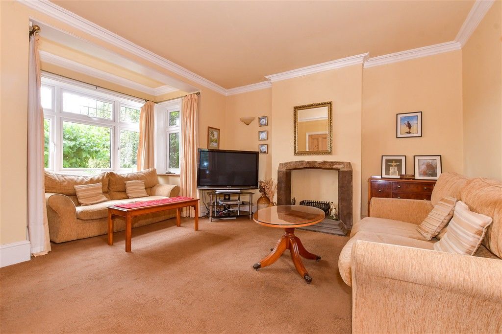 Property photo 1 of 12 Lounge