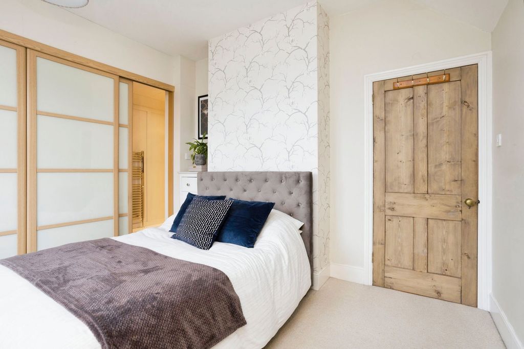 Additional image 11 of 3 bed detached house for saleSt Leonards Road, Horsham, West Sussex. RH13