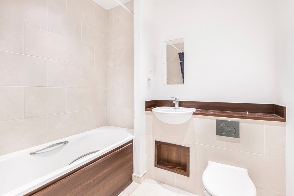 Property photo 3 of 14 Bathroom