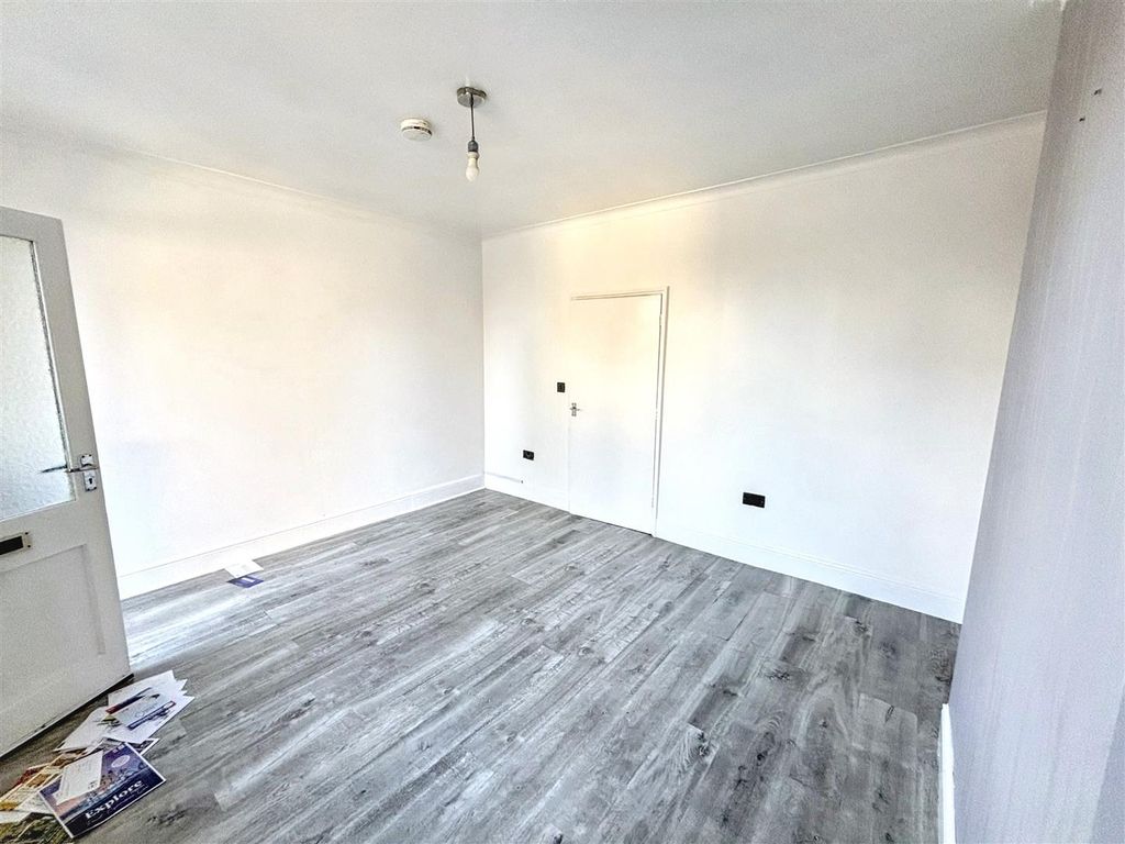 Property photo 2 of 13 Img_0990.Jpg