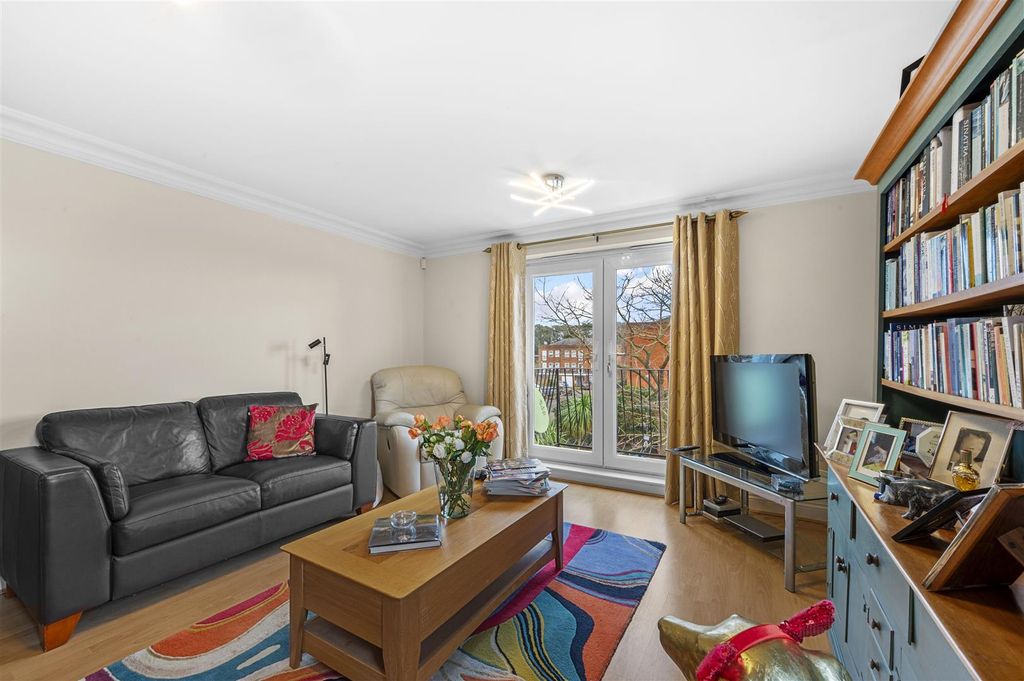 Property photo 2 of 13 Parkfield 11, 8.Jpg