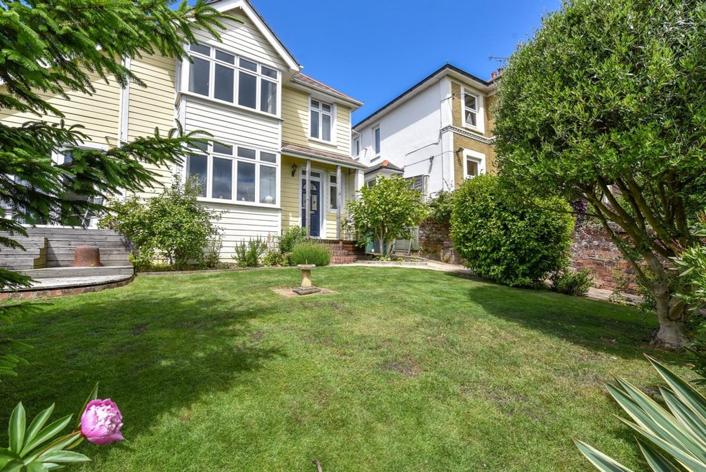 Property photo 3 of 68
