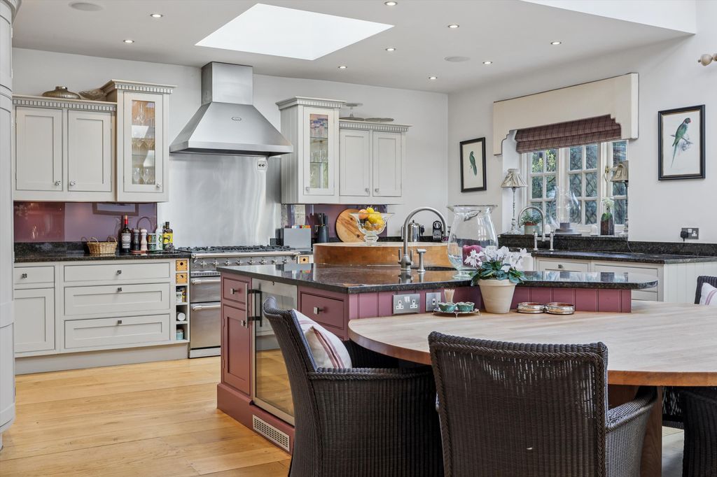 Property photo 3 of 28 Image