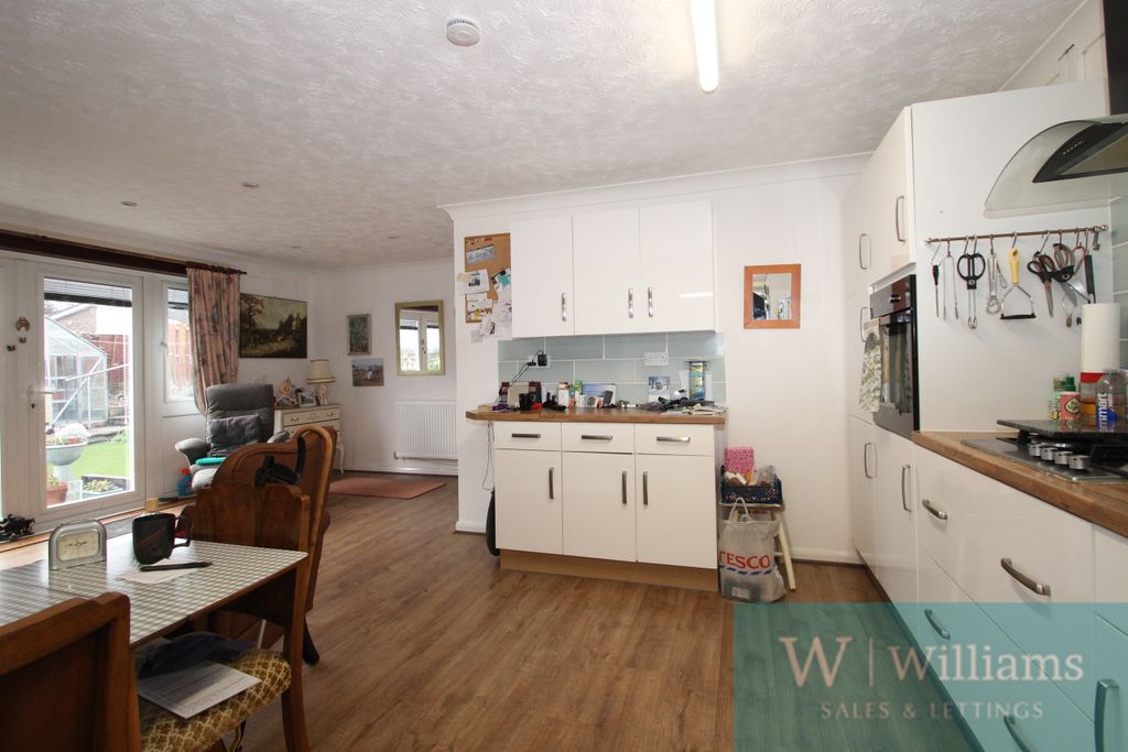 Property photo 2 of 9 Kitchen /Diner /Lounge