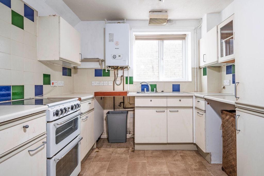 Property photo 2 of 16 Kitchen