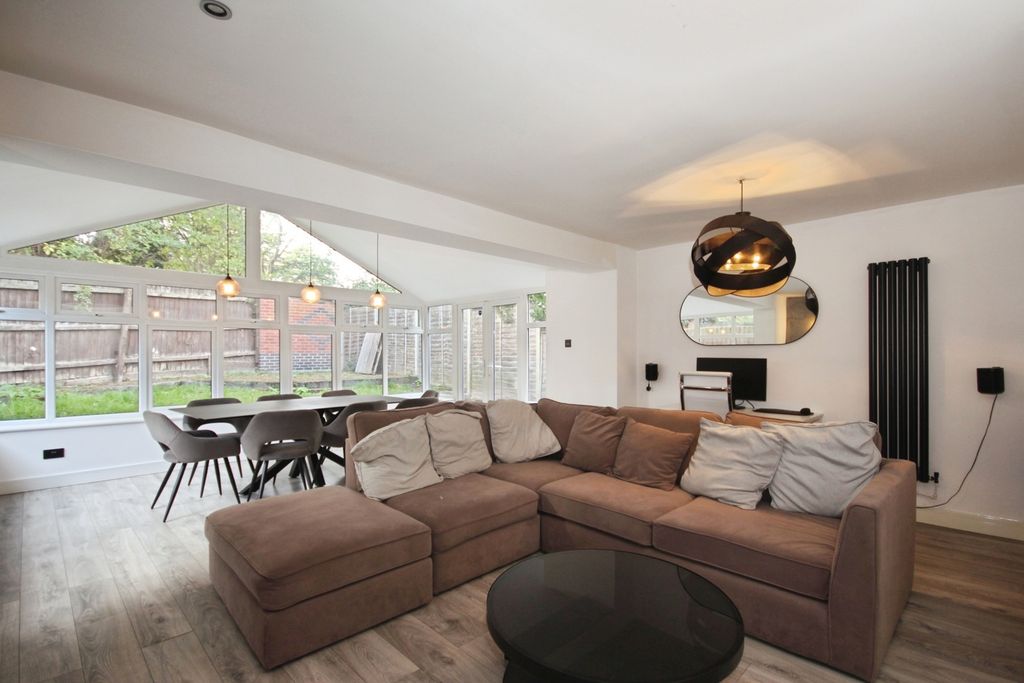 Property photo 2 of 15 Photo