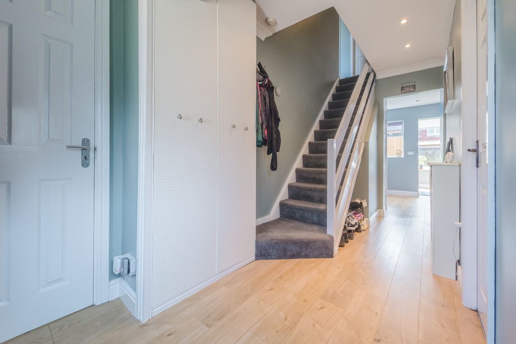 Property photo 3 of 39 4221495