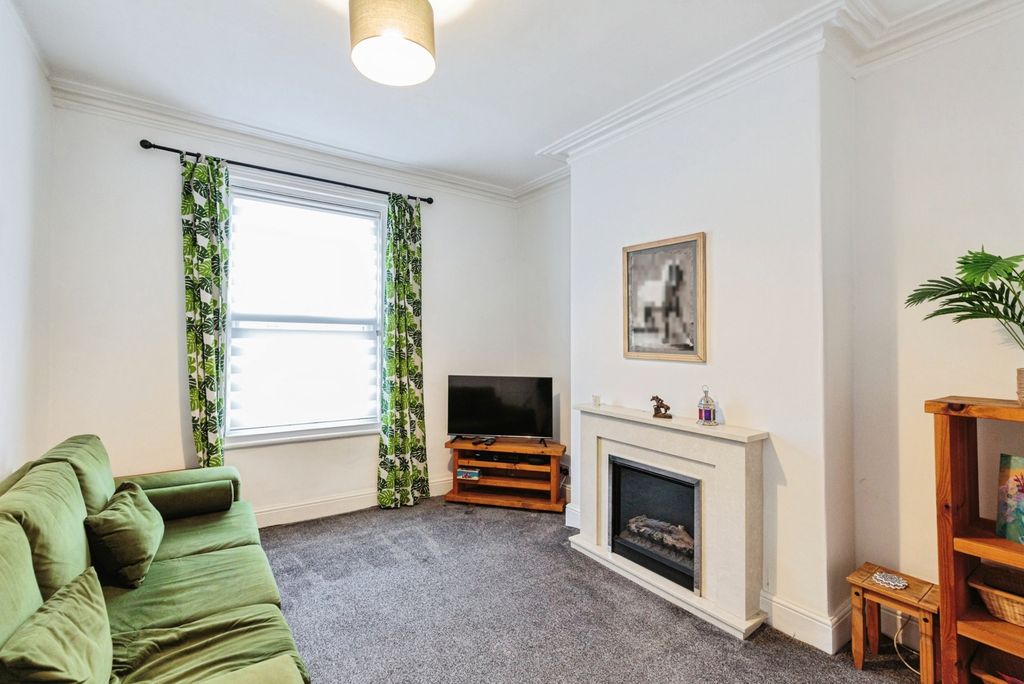 Property photo 2 of 16 Pbox-Img.Jpg