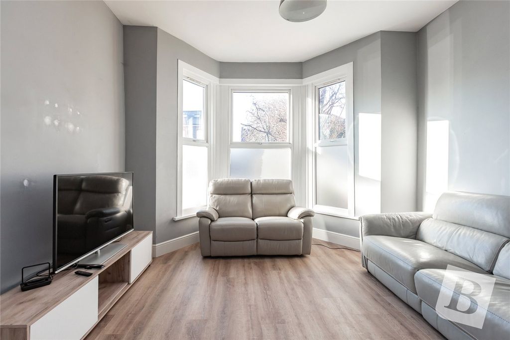 Property photo 2 of 19 Lounge