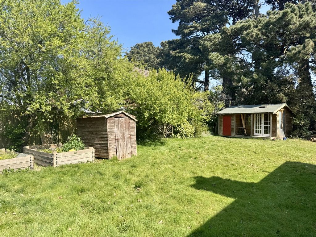 Property photo 2 of 11 Picture No. 14