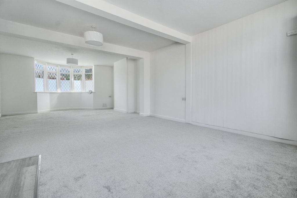 Property photo 3 of 12 Gallery