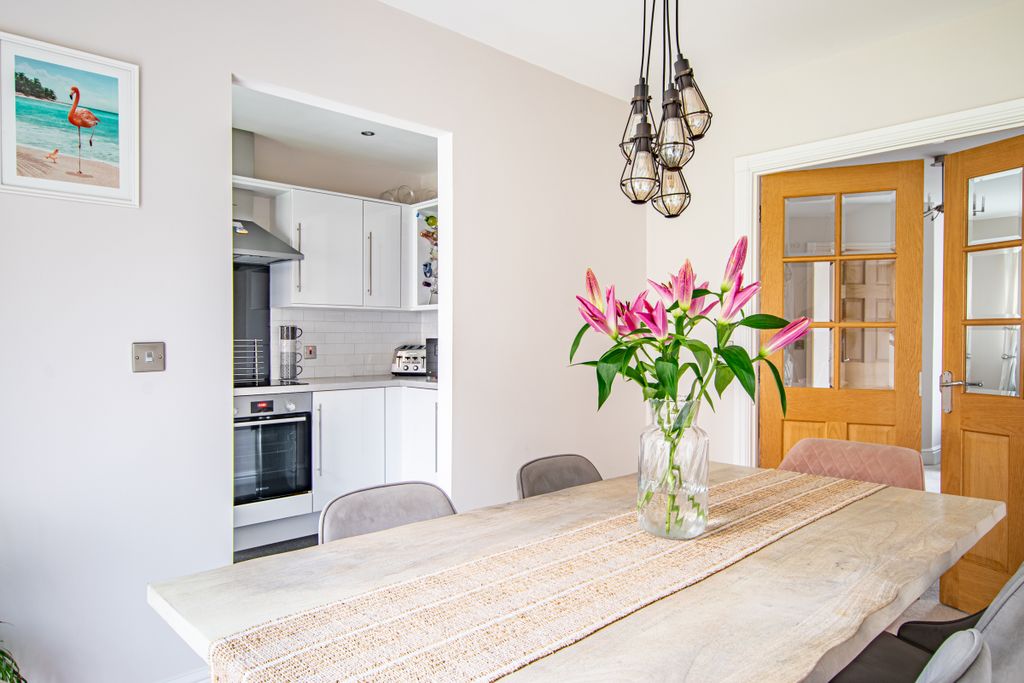 Property photo 3 of 27 Diningroom3