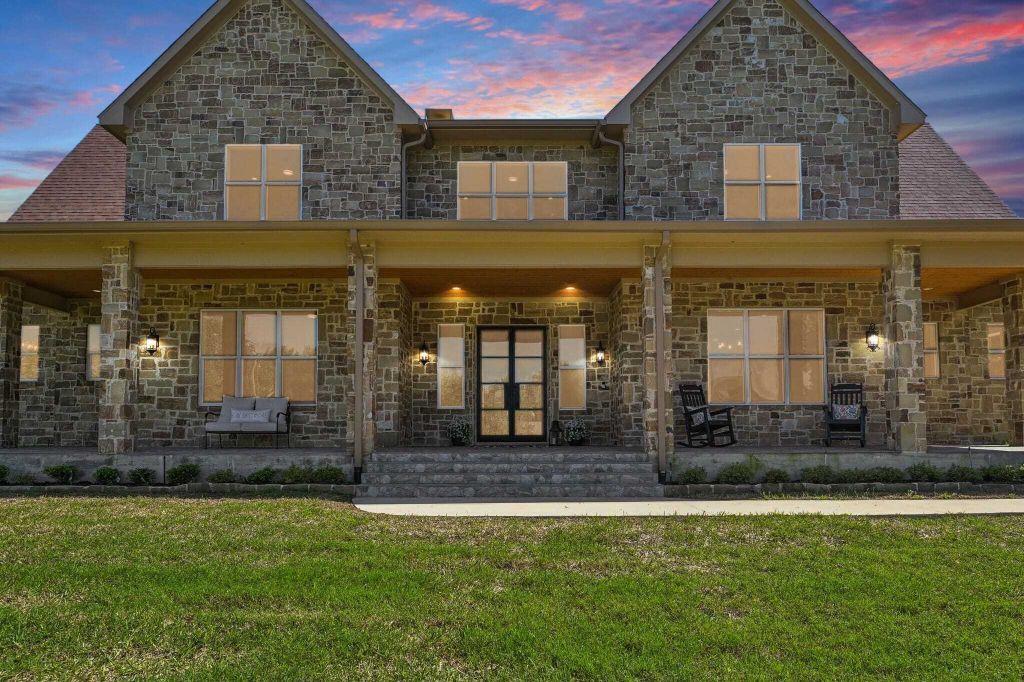 Property photo 1 of 31