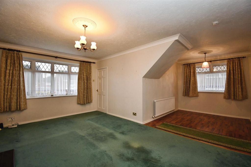 Property photo 2 of 17 Open Plan Lounge / Dining Room