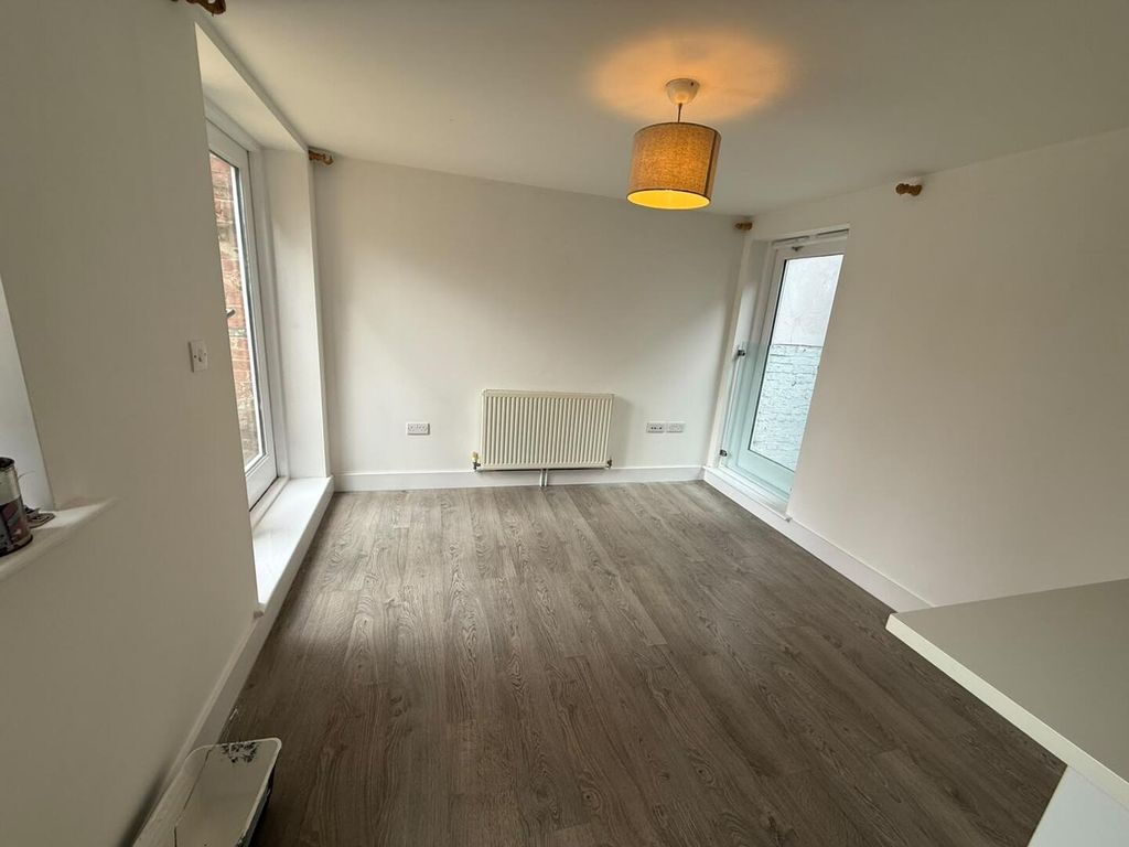 Property photo 3 of 7 Living Room