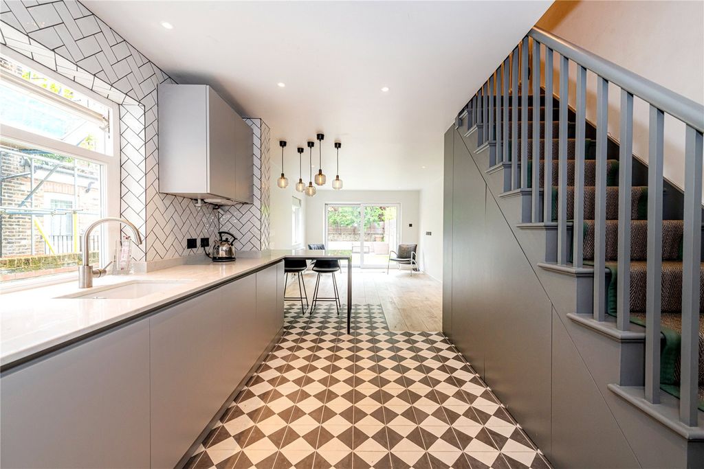 Property photo 3 of 13 Picture No. 17