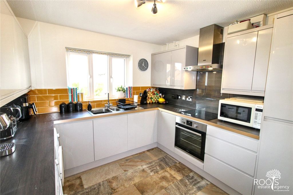 Property photo 3 of 13 Refitted Kitchen