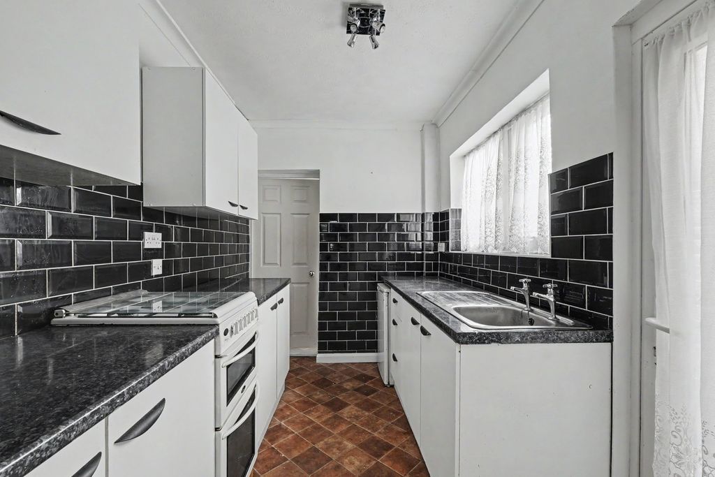 Property photo 2 of 24