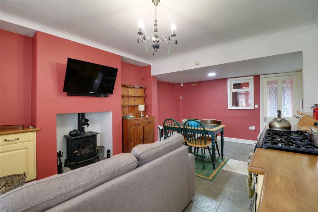 Property photo 2 of 19 Picture No. 18