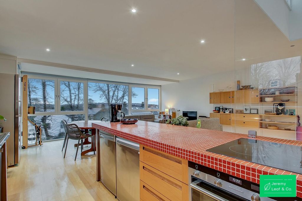 Property photo 1 of 18 Kitchen