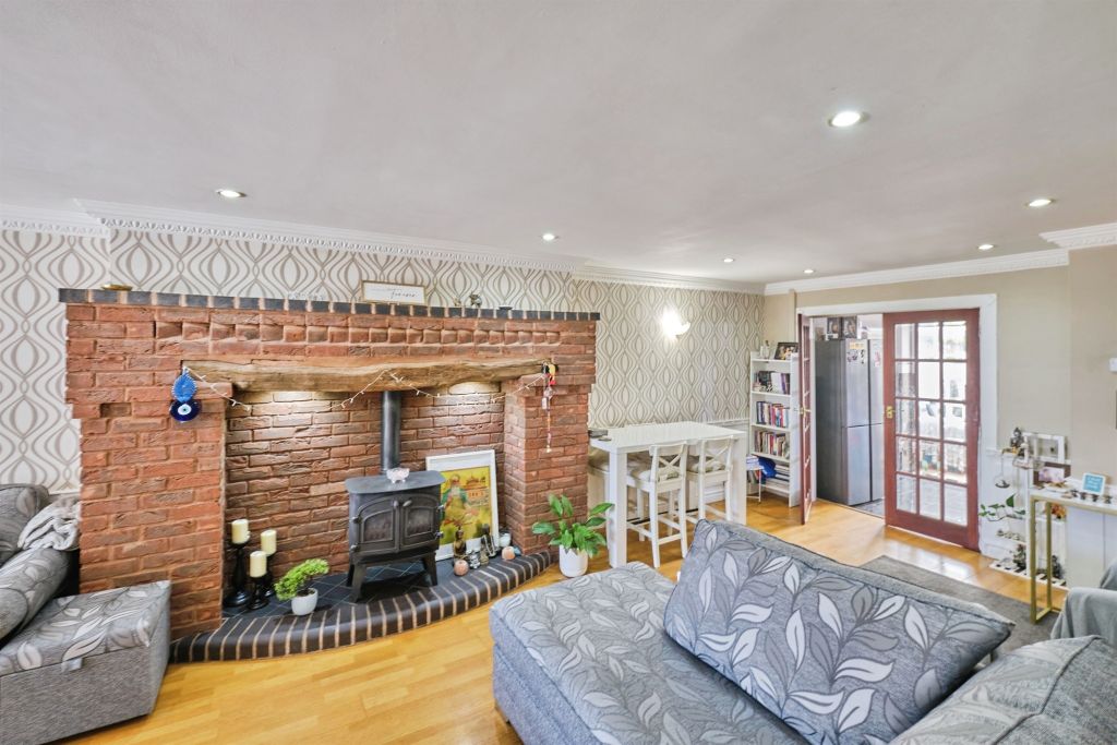 Property photo 2 of 17