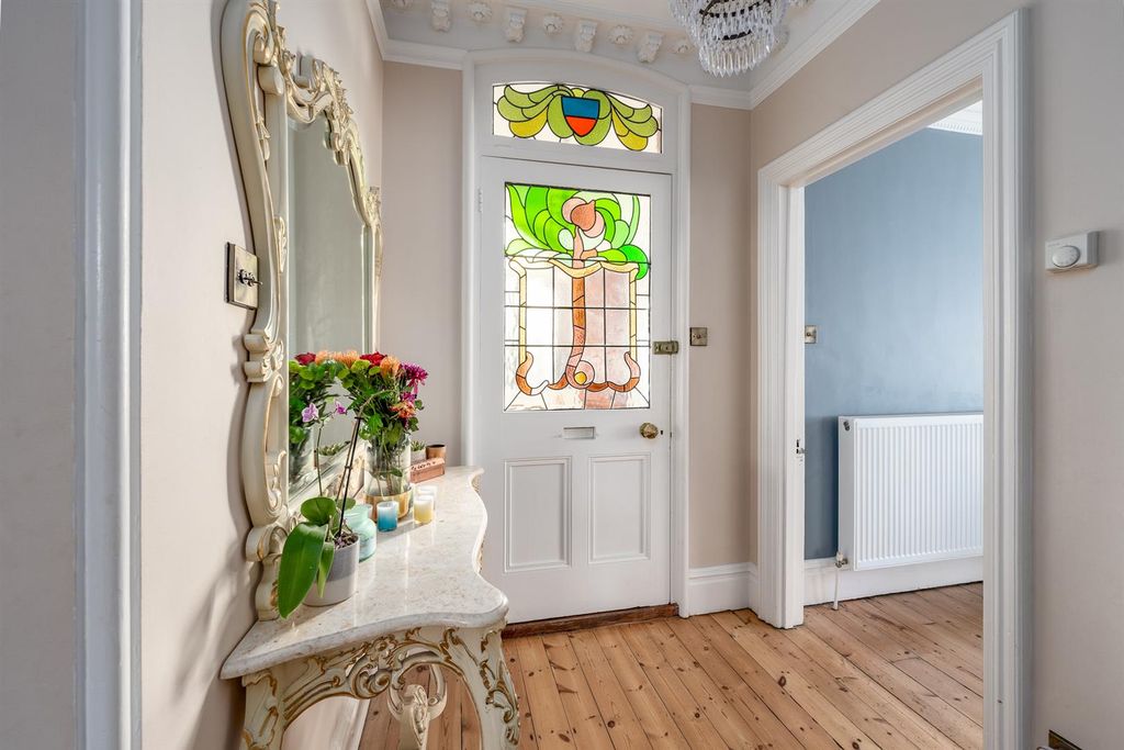 Additional image 5 of 6 bed semi-detached house for saleEast Ham Road, Littlehampton BN17