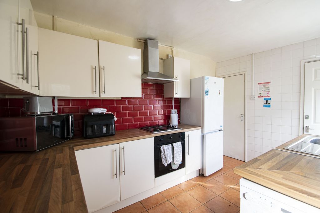 Property photo 2 of 14 Photo 3