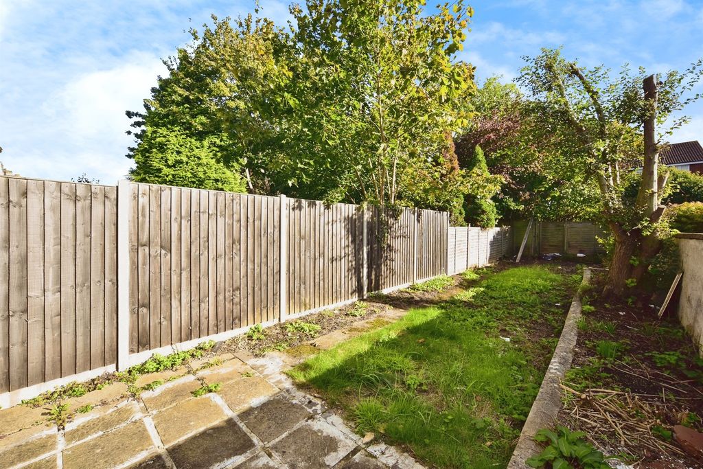 Property photo 2 of 9 Garden