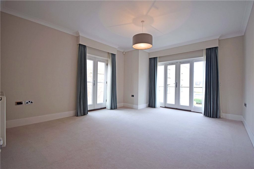 Property photo 3 of 8 Picture No. 24