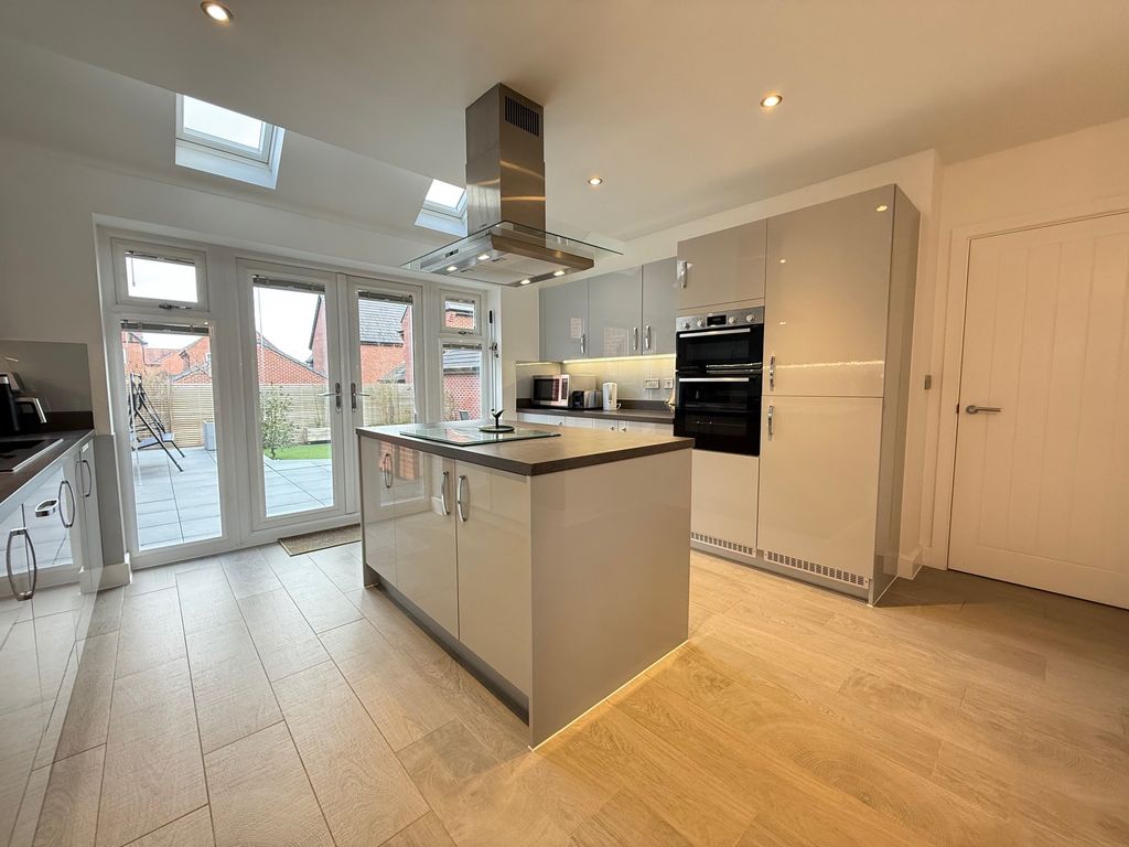 Property photo 2 of 21