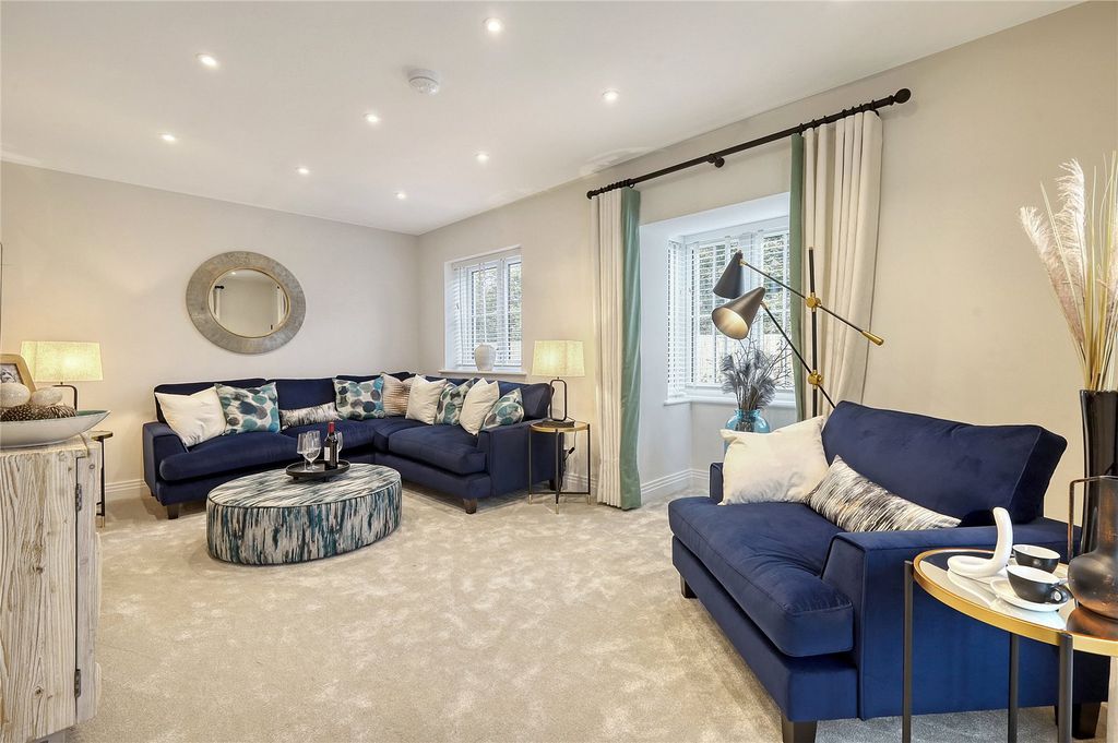 Property photo 2 of 10 Showhome