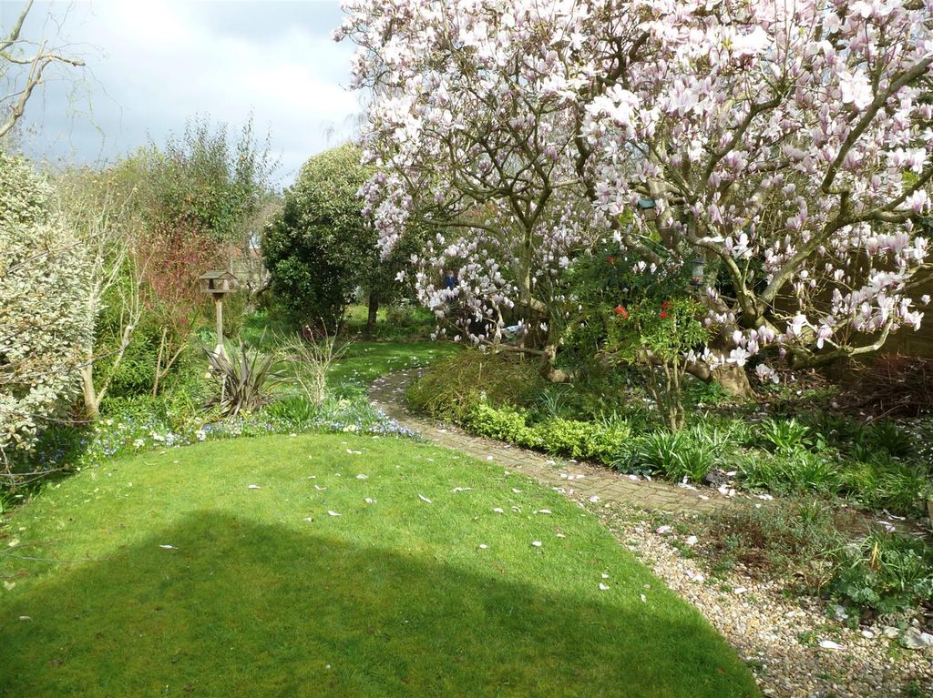 Property photo 2 of 13 Garden Photo.Jpg