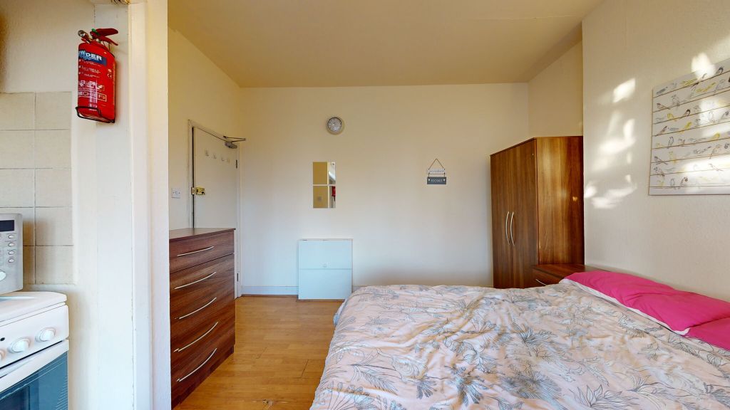 Property photo 3 of 8 Bedroom