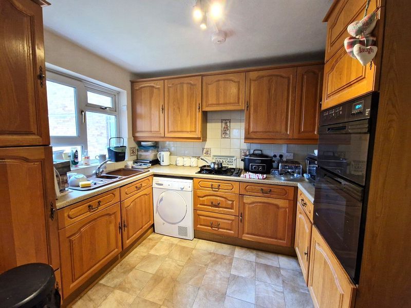 Property photo 2 of 9 Photo 6