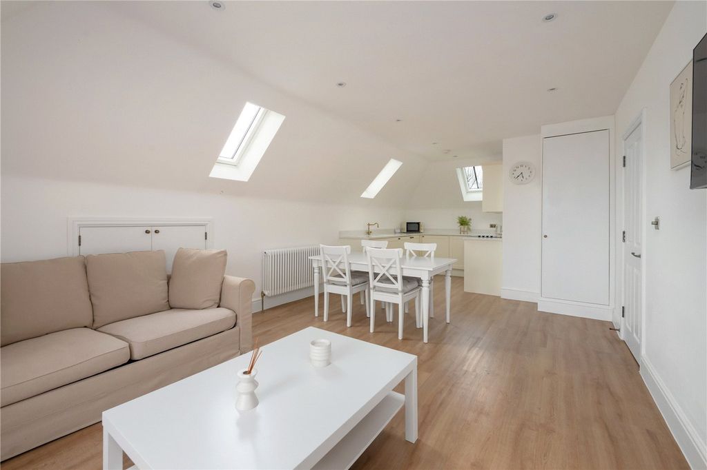 Property photo 3 of 16 Picture No. 23