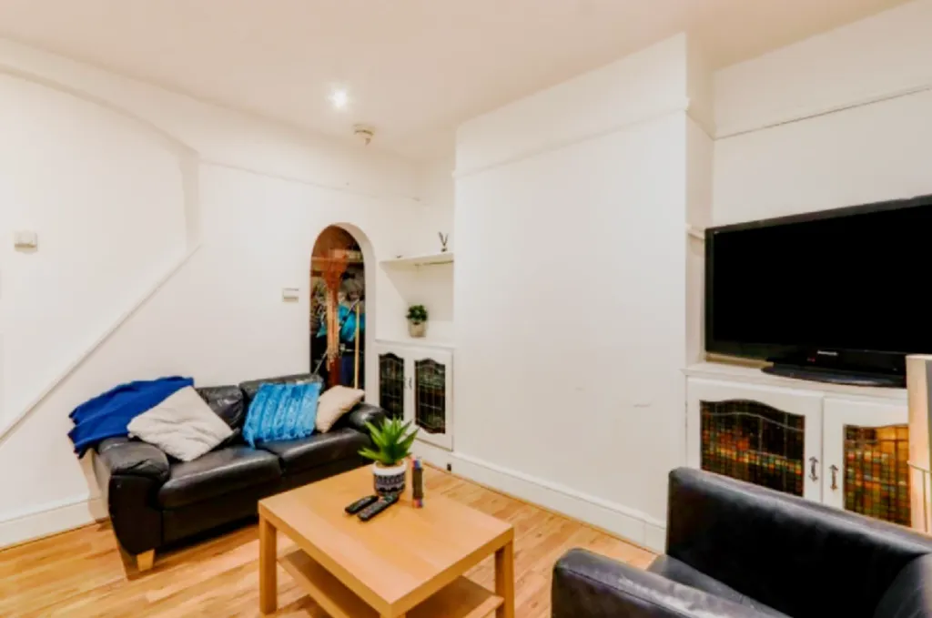 Property photo 2 of 6