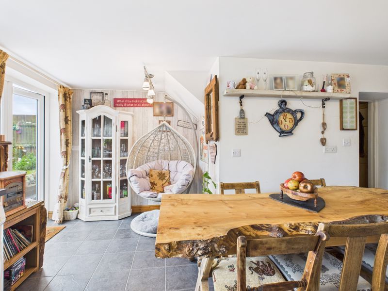 Property photo 3 of 10 Dining Area