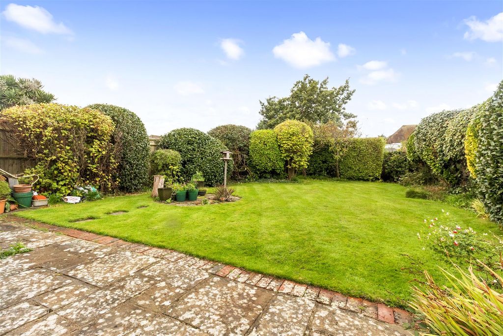 Property photo 2 of 22 1 Midhurst Close-017.Jpg