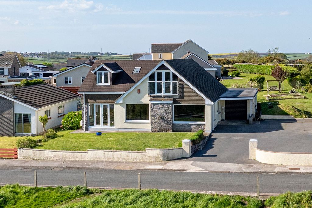 Property photo 1 of 37