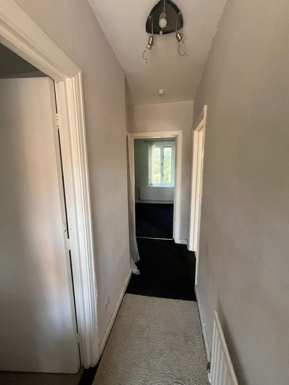 Property photo 2 of 8 Entrance Hall